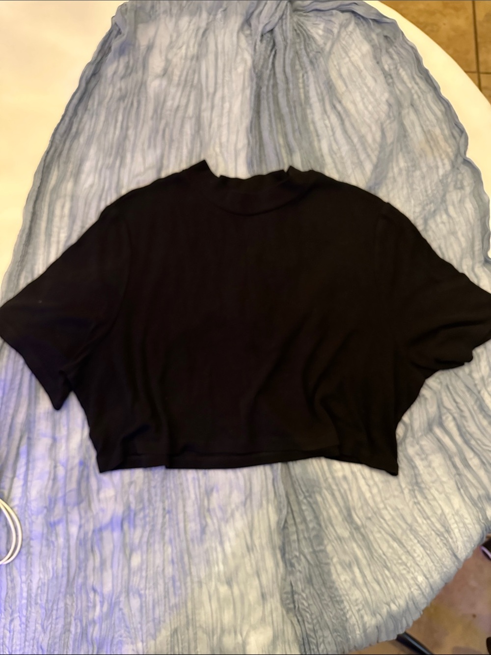 SHEIN Black Cropped Short-Sleeve Mock Neck Top